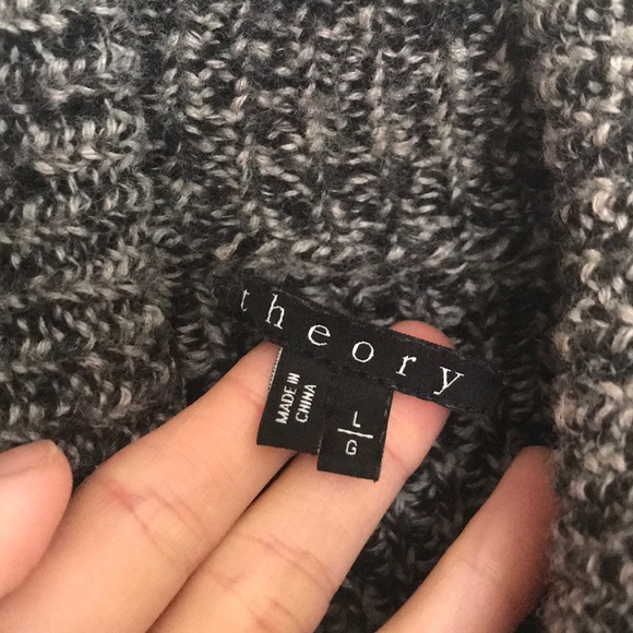 Theory Turtle Neck Cropped Thick Knit Sweater SZ L - Picture 9 of 9